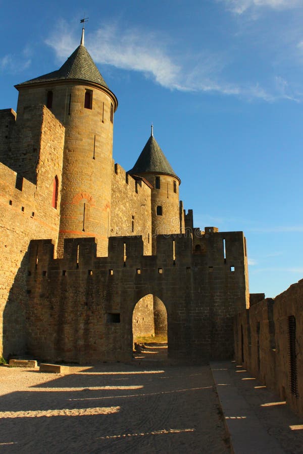 Castello Carcassonne dentro le pareti immagine stock Castello Carcassonne dentro le pareti immagine stock