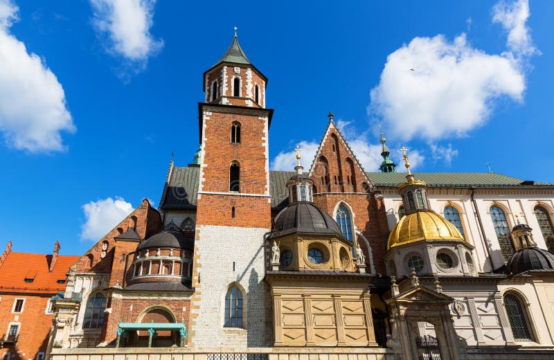 Castello della cattedrale di Wawel, Cracovia, Polonia immagine stock libera da diritti Castello della cattedrale di Wawel, Cracovia, Polonia immagine stock libera da diritti