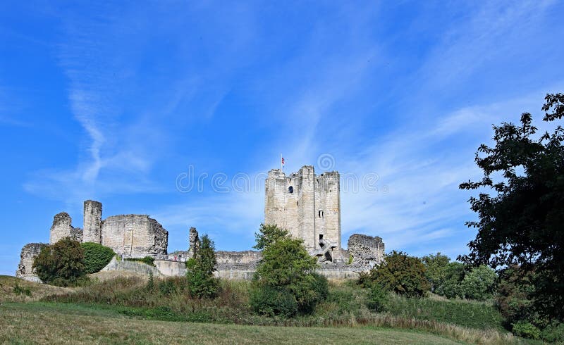 Castello di Conisbrough il primo giorno dell'autunno fotografia stock Castello di Conisbrough il primo giorno dell'autunno fotografia stock
