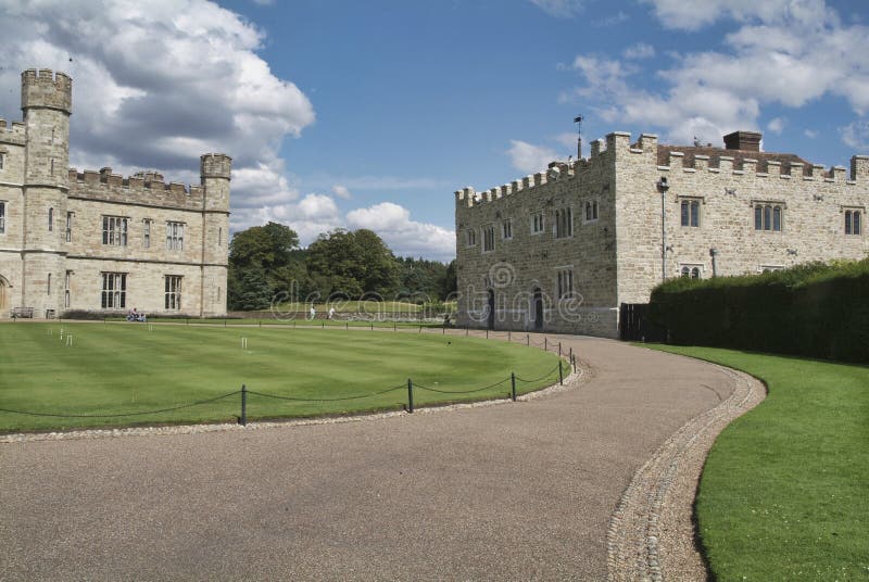 Castello di Leeds, Maidstone, Kent, Inghilterra fotografia stock libera da diritti Castello di Leeds, Maidstone, Kent, Inghilterra fotografia stock libera da diritti