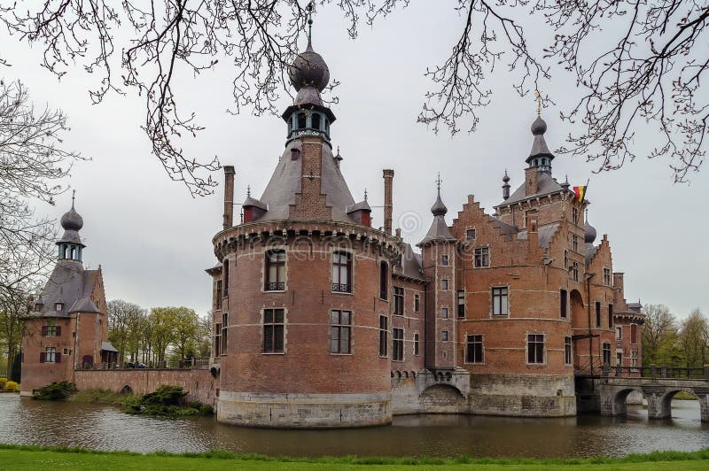 CASTELLO DI OOIDONK IN BELGIO visual data 3