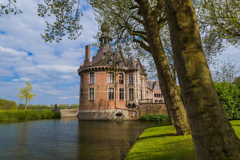 CASTELLO DI OOIDONK IN BELGIO visual data 4