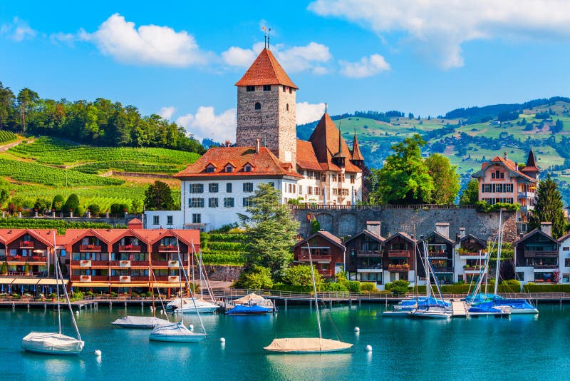 Castello di Schloss Spiez in Svizzera immagine stock Castello di Schloss Spiez in Svizzera immagine stock