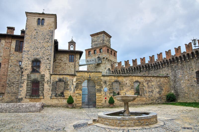 Castello di Vigoleno. L'Emilia Romagna. L'Italia. fotografia stock libera da diritti Castello di Vigoleno. L'Emilia Romagna. L'Italia. fotografia stock libera da diritti