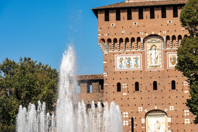 si staglia nel profilo del castello sforzesco di milano cruciverba