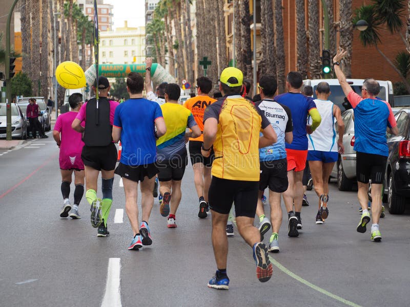 Castellon, Hiszpania Luty 24th, 2019 biegacze podczas maraton rasy zdjęcie royalty free Castellon, Hiszpania Luty 24th, 2019 biegacze podczas maraton rasy zdjęcie royalty free