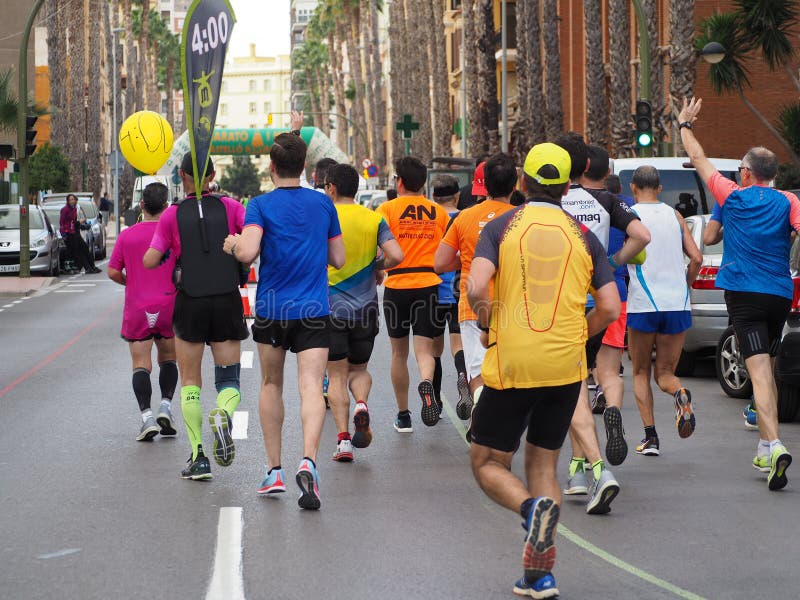 Castellon, Hiszpania Luty 24th, 2019 biegacze podczas maraton rasy fotografia royalty free Castellon, Hiszpania Luty 24th, 2019 biegacze podczas maraton rasy fotografia royalty free