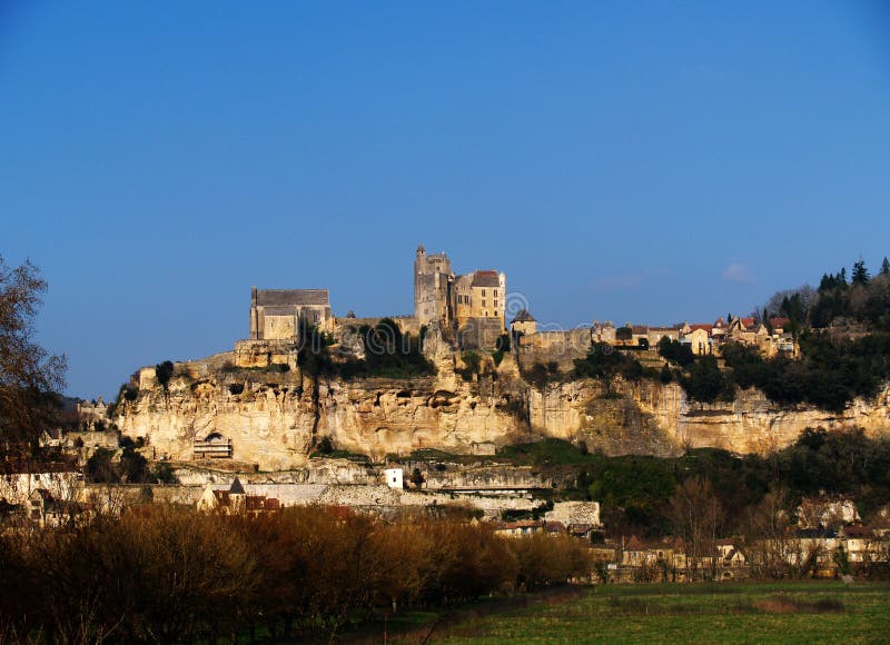 Castelo Baynac no Dordogne fotografia de stock Castelo Baynac no Dordogne fotografia de stock