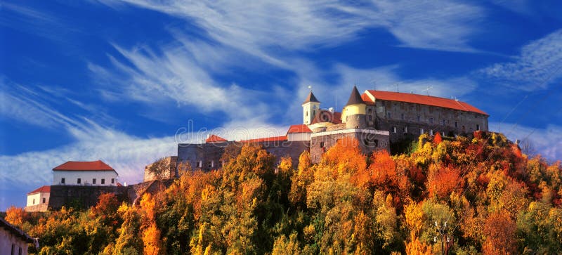 Castelo bonito de Palanok ou castelo de Mukachevo foto de stock royalty free Castelo bonito de Palanok ou castelo de Mukachevo foto de stock royalty free