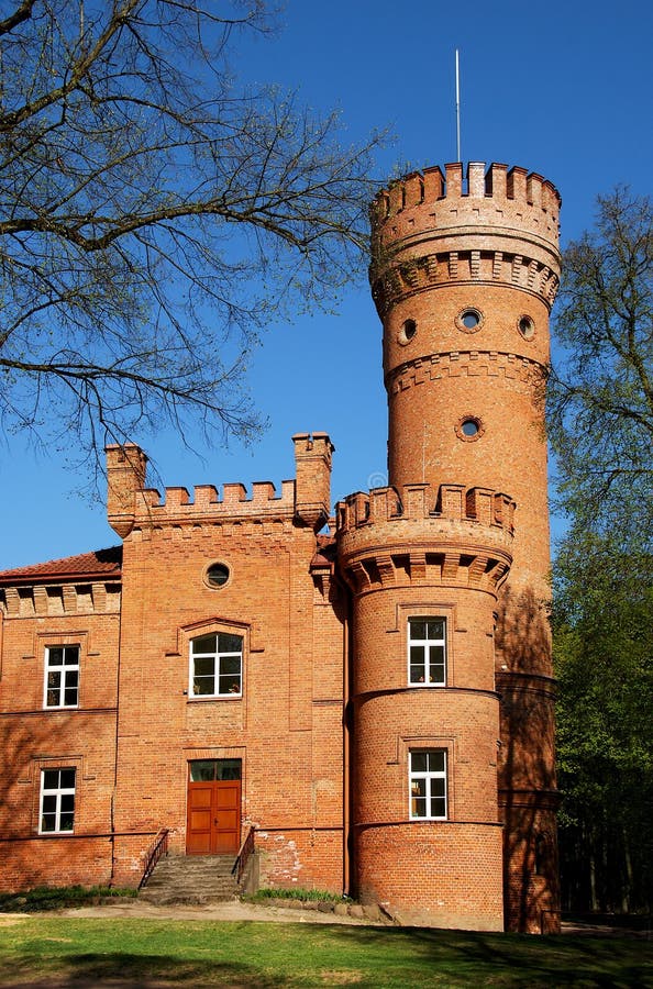 Castelo construído durante o século XVI, exemplo de Raudone da arquitetura neogótica Raudone, distrito de Jurbarkas, Lituânia Rau
