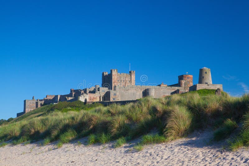 Castelo de Bamburgh, Northumberland, Inglaterra, Europa imagem de stock Castelo de Bamburgh, Northumberland, Inglaterra, Europa imagem de stock