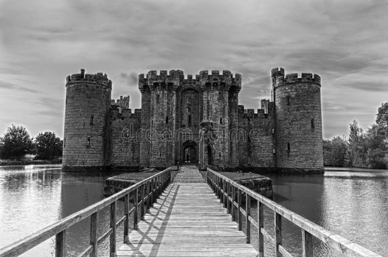 Castelo de Bodiam, preto e branco fotografia de stock royalty free Castelo de Bodiam, preto e branco fotografia de stock royalty free