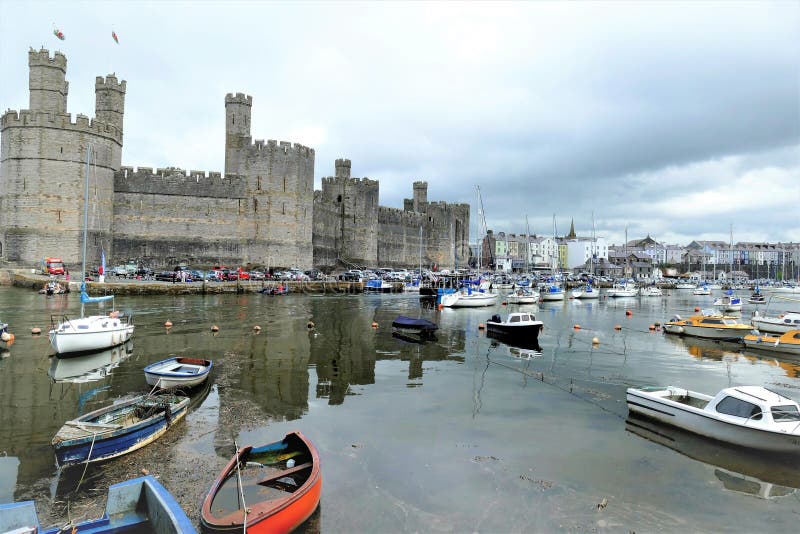 Castelo de Caernarfon, Gales norte, Reino Unido fotos de stock royalty free Castelo de Caernarfon, Gales norte, Reino Unido fotos de stock royalty free