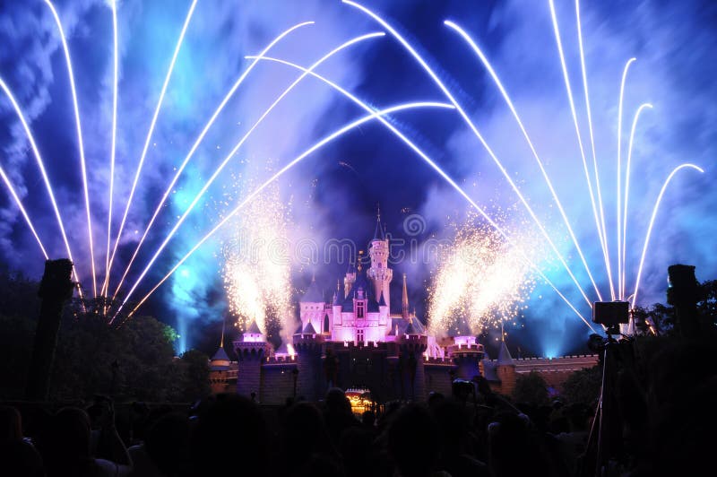 Castelo de Disney com fogo-de-artifício