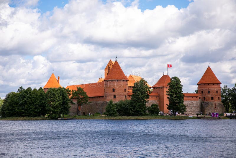 Castelo do console de Trakai em Lithuania Castelo da cidade da visita dos turistas fotos de stock royalty free Castelo do console de Trakai em Lithuania Castelo da cidade da visita dos turistas fotos de stock royalty free