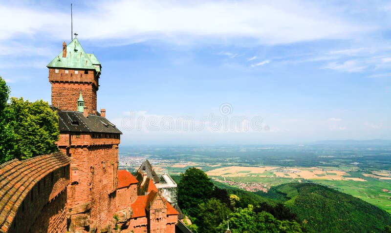 Castelo du Haut-Koenigsbourg e terras de Alsácia fotos de stock royalty free Castelo du Haut-Koenigsbourg e terras de Alsácia fotos de stock royalty free