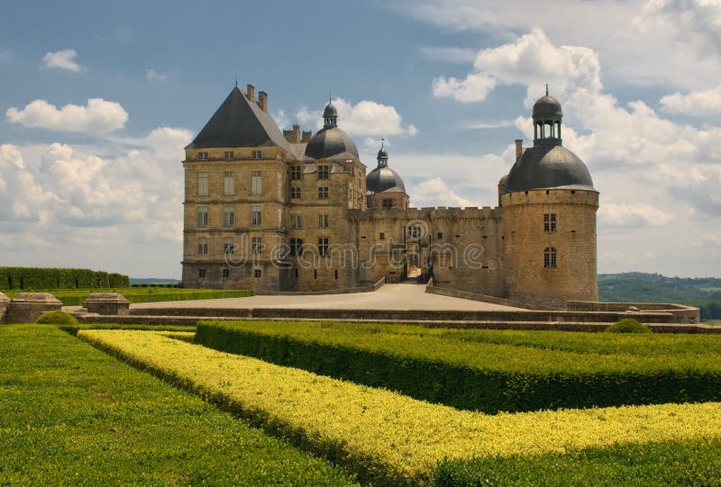 Castelo Hautefort, Dordogne, France foto de stock royalty free Castelo Hautefort, Dordogne, France foto de stock royalty free