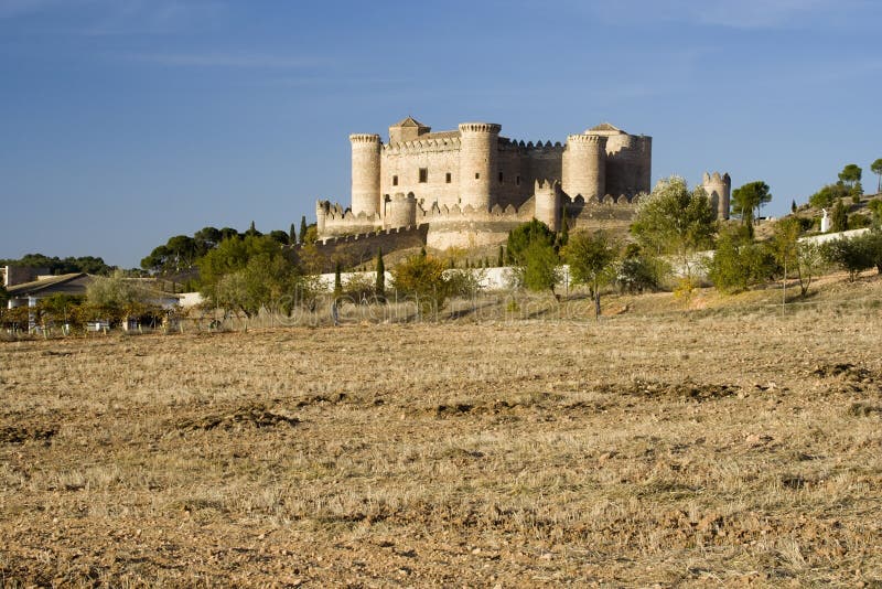 Moinhos de vento em belmonte, cuenca, espanha fotomural • fotomurais  destino de viagem, lugar famoso, medieval