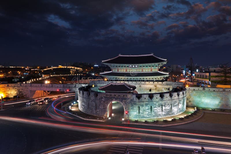 Castelo tradicional de su-won do marco de Coreia