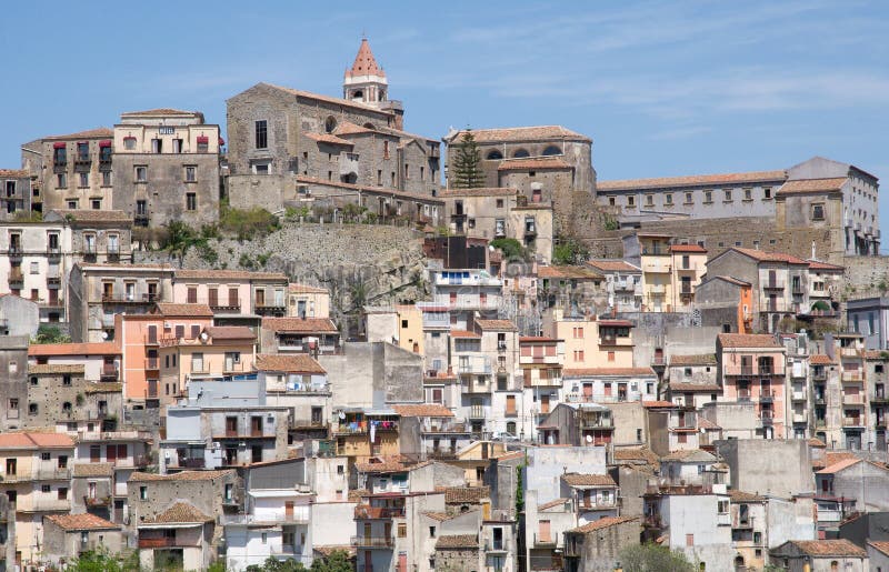 Castiglione Di Sicilia, Italia Immagine Stock Immagine di costruzione, paesaggio 64790555
