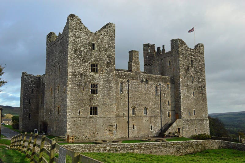 Castillo de Bolton en Wensleydale Yorkshire imagen de archivo Castillo de Bolton en Wensleydale Yorkshire imagen de archivo