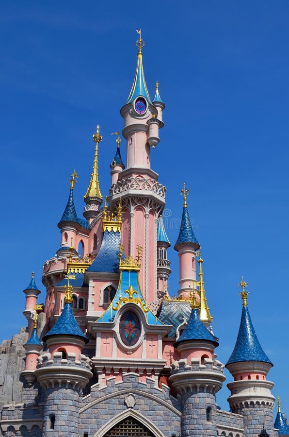 Castillo de Disney foto editorial. Imagen de magia, princesa - 31568191