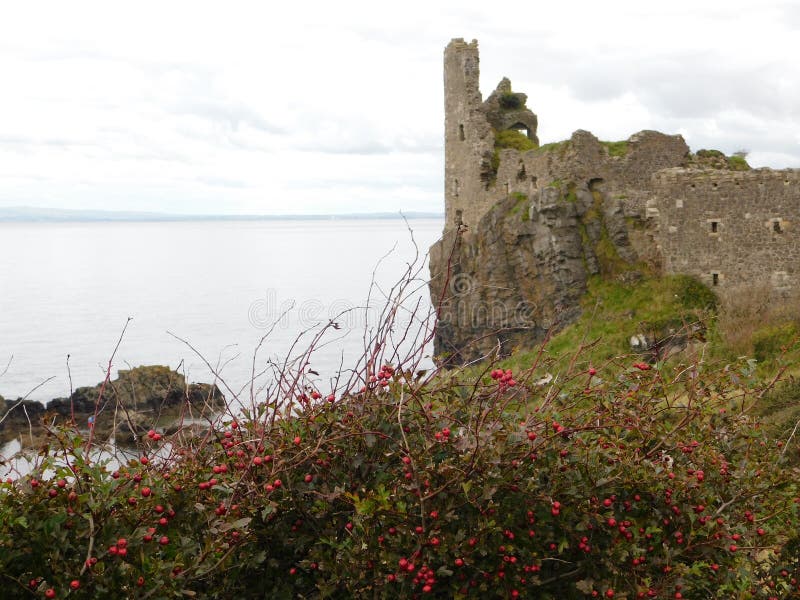 Castillo de Dunure imagen de archivo libre de regalías Castillo de Dunure imagen de archivo libre de regalías
