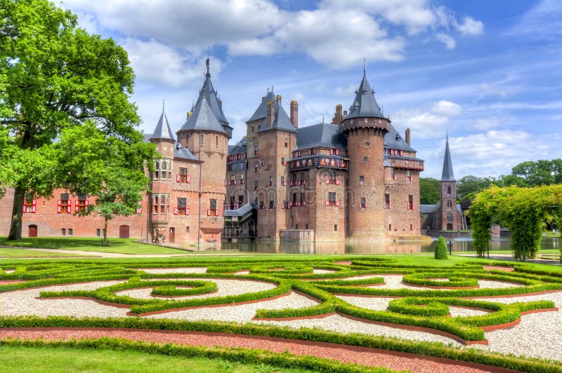 Castillo de De Haar cerca de Utrecht, Países Bajos imagen de archivo libre de regalías Castillo de De Haar cerca de Utrecht, Países Bajos imagen de archivo libre de regalías