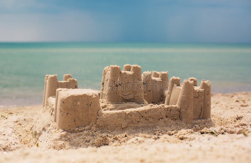 Castillo de la arena en la playa imágenes de archivo libres de regalías Castillo de la arena en la playa imágenes de archivo libres de regalías