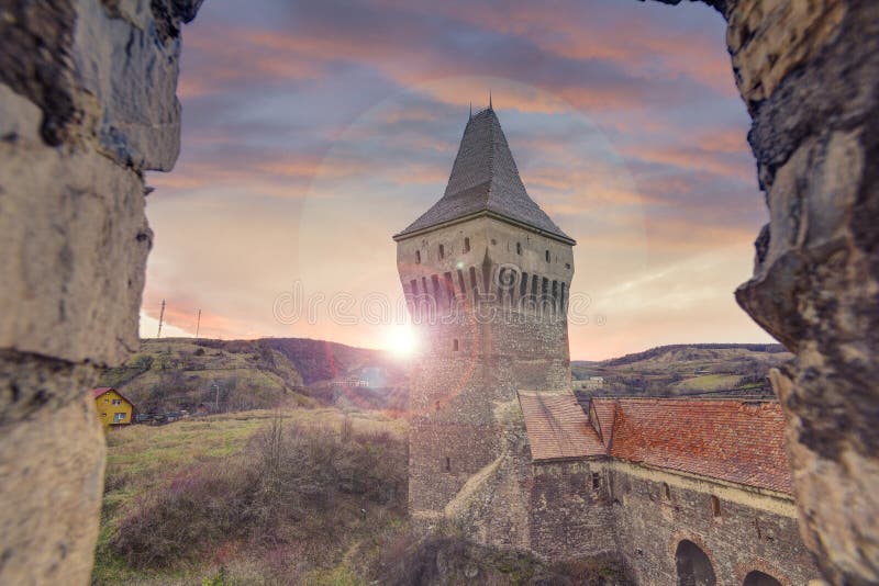 Castillo del ` s Hunyadi de Corvin en Hunedoara, Rumania imagen de archivo libre de regalías Castillo del ` s Hunyadi de Corvin en Hunedoara, Rumania imagen de archivo libre de regalías