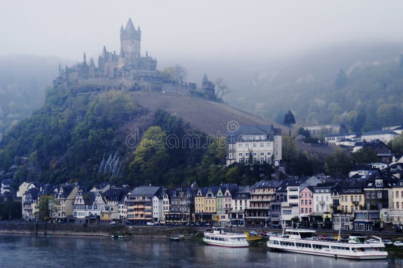 Hrad v Cochem, které se nachází na Mosel River, v blízkosti Řeky Rýn příliv, Německo.