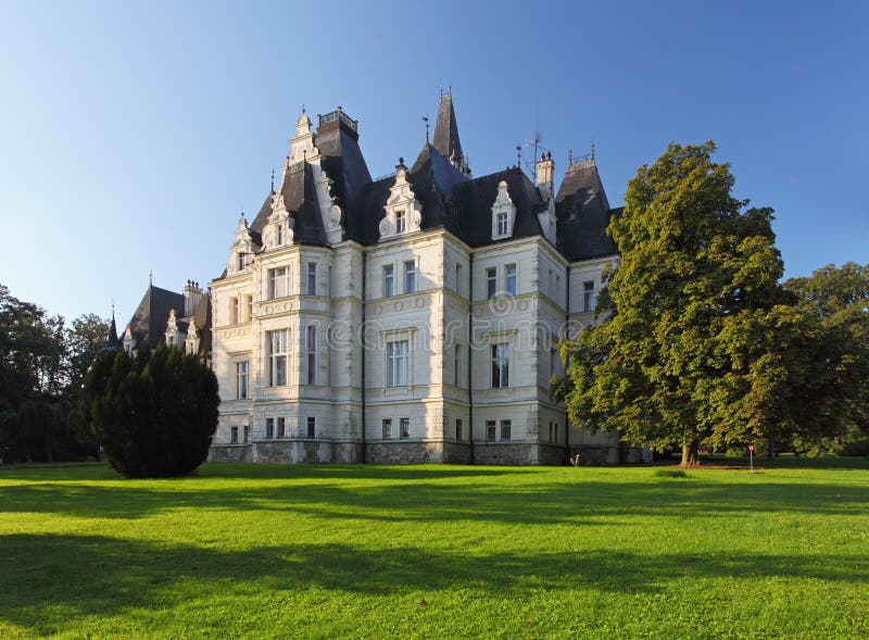 Castle and park in Budmerice