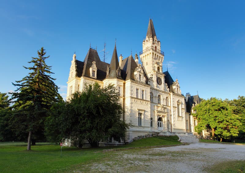 Castle and park in Budmerice