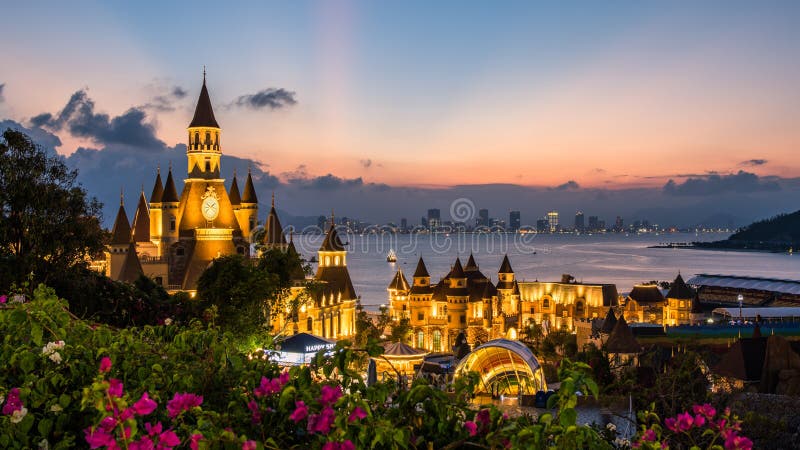 Castle, ηλιοβασίλεμα, έδαφος Vinpearl, Nha Trang στο Βιετνάμ στοκ εικόνα