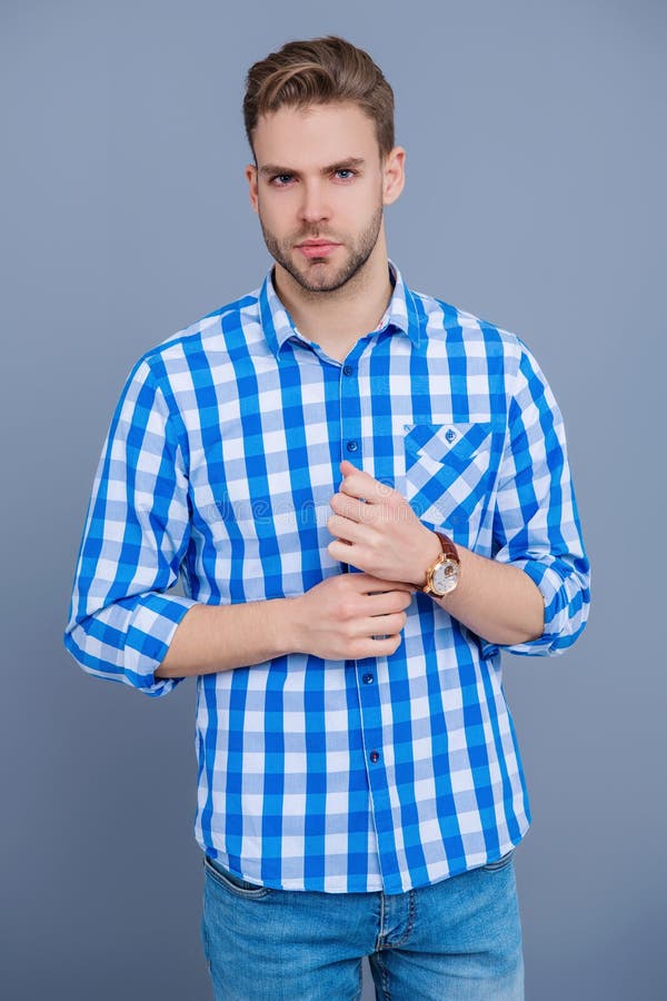Casual man. Portret mężczyzny w koszulce w stylu casual. Stylowy portret nieogolonego faceta. Człowiek odizolowany obrazy royalty free