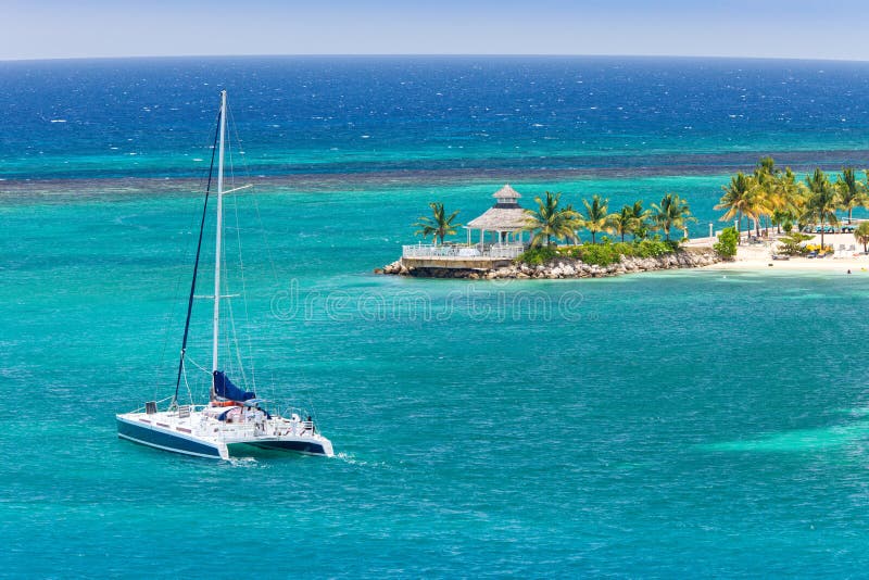 Catamaran Sails on Caribbean royalty free stock photography Catamaran Sails on Caribbean royalty free stock photography