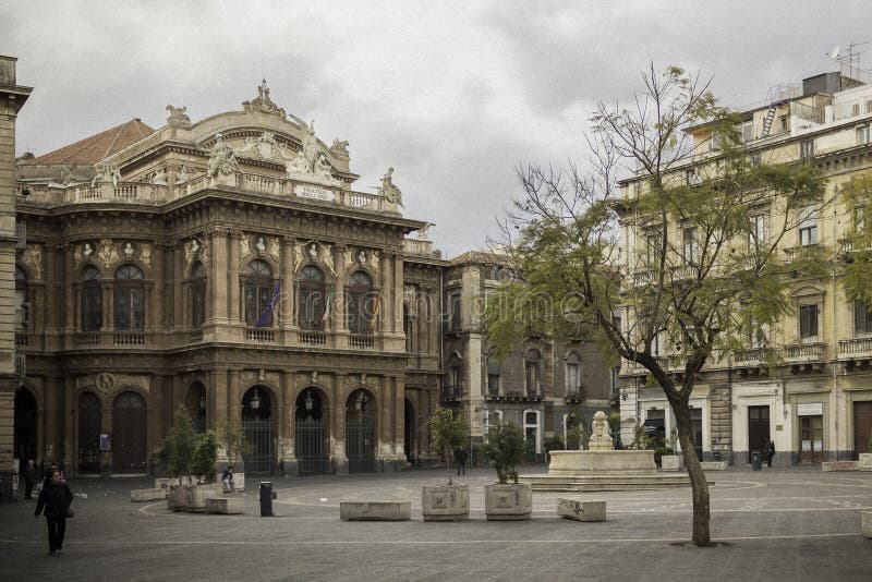 Catania piazza Teatro Massimo royaltyfria foton Catania piazza Teatro Massimo royaltyfria foton