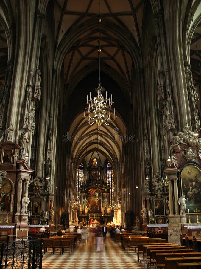 Catedral adentro imagen editorial. Imagen de restaurar 9498950