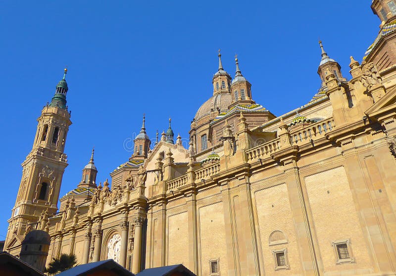 Catedral-basílica de nossa senhora da coluna Zaragoza spain fotos de stock Catedral-basílica de nossa senhora da coluna Zaragoza spain fotos de stock