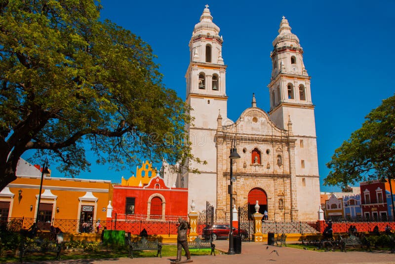 Catedral, Campeche, México: Plaza de la Independencia, en Campeche, ciudad vieja del ` s de México de San Francisco de Campeche foto de archivo libre de regalías