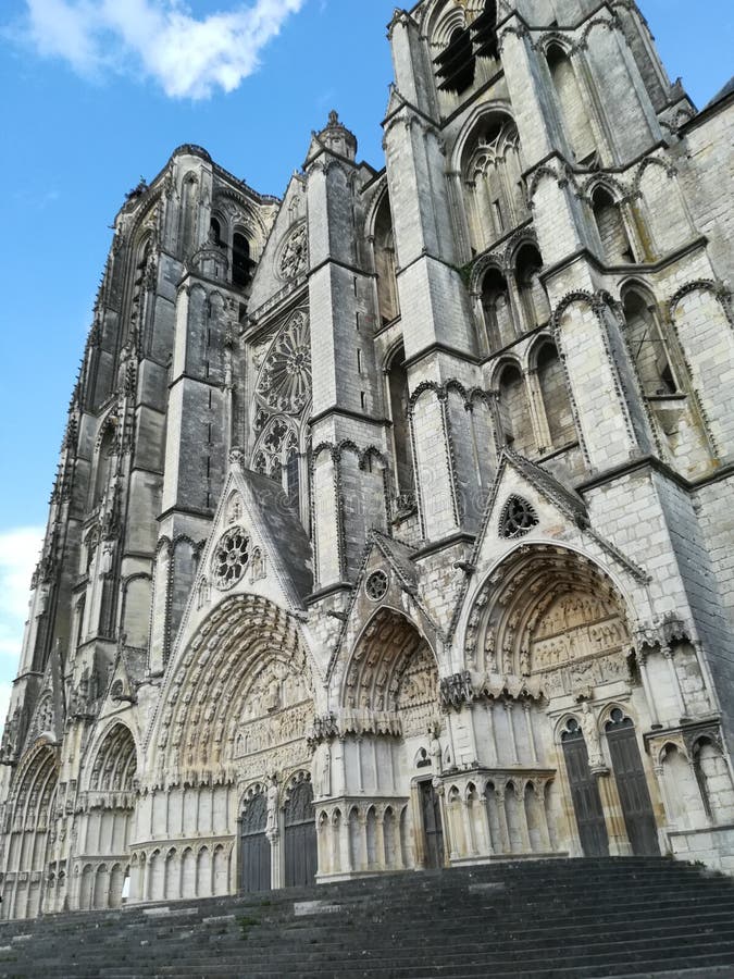 Catedral de Bourges, Francia fotografía de archivo libre de regalías Catedral de Bourges, Francia fotografía de archivo libre de regalías