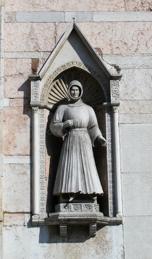 Catedral de Ferrara, Itália, estátua de Alberto V d ‘Este foto de stock Catedral de Ferrara, Itália, estátua de Alberto V d ‘Este foto de stock