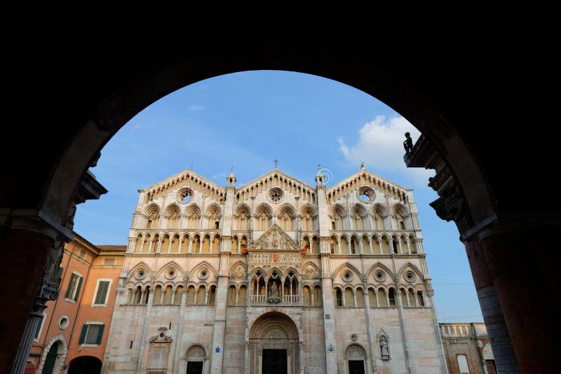 Catedral de Itália Ferrara St George fotografia de stock Catedral de Itália Ferrara St George fotografia de stock