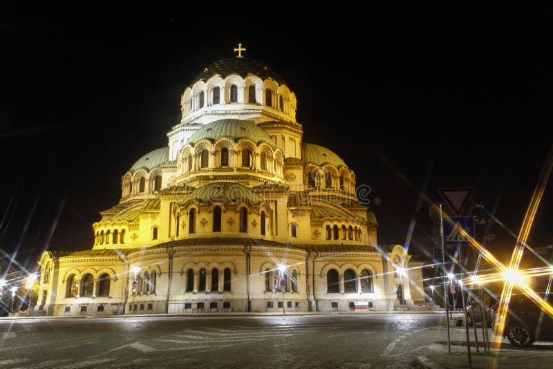 Catedral de San Alexander Nevsky de noche, SofÃa, Bulgaria foto de archivo libre de regalías Catedral de San Alexander Nevsky de noche, SofÃa, Bulgaria foto de archivo libre de regalías