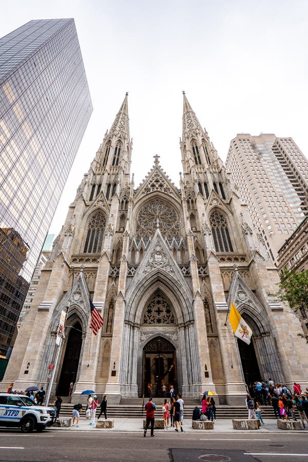 Catedral De San Patricio Cerca De La 5ª Avenida En Manhattan , Ciudad De Nueva  York Foto de archivo editorial - Imagen de cuadrado, iglesia: 167890413