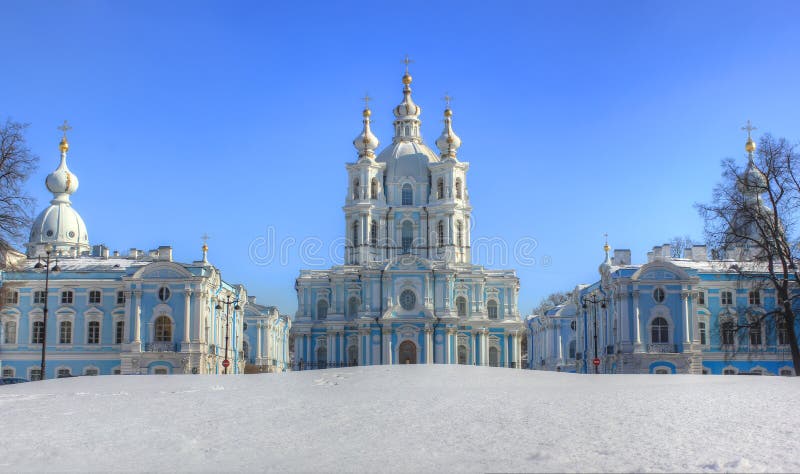 A catedral de Smolny, St Petersburg, Rússia imagem de stock royalty free A catedral de Smolny, St Petersburg, Rússia imagem de stock royalty free