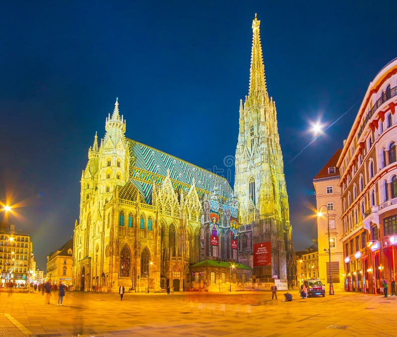 A catedral de Stephansdom o St Stephen bonito em Viena, Áustria imagem de stock royalty free A catedral de Stephansdom o St Stephen bonito em Viena, Áustria imagem de stock royalty free