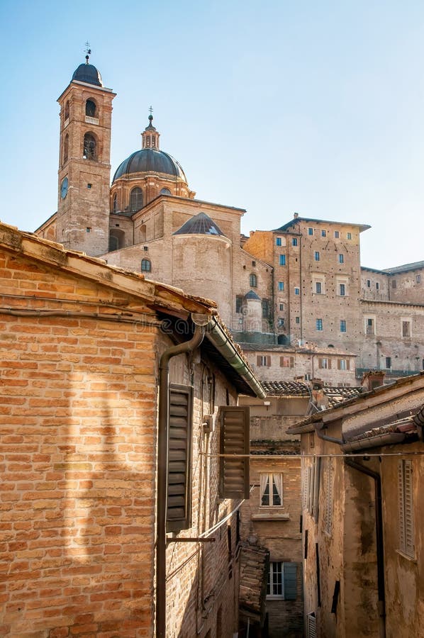 Catedral de Urbino imagen de archivo libre de regalías Catedral de Urbino imagen de archivo libre de regalías