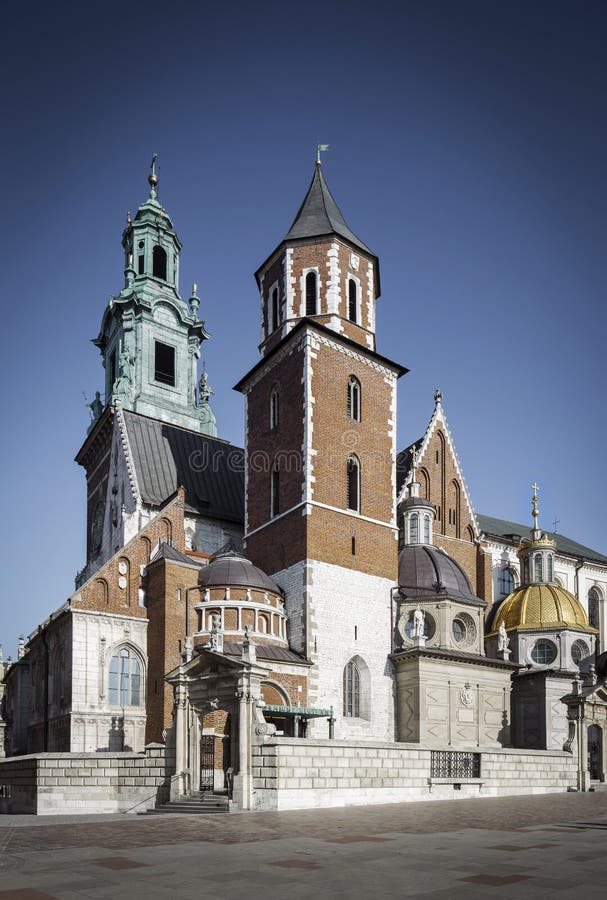 Catedral en el castillo de Wawel imagen de archivo Catedral en el castillo de Wawel imagen de archivo