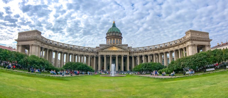 Catedral en la perspectiva de Nevsky, St Petersburg, Rusia de Kazán Kazansky fotografía de archivo Catedral en la perspectiva de Nevsky, St Petersburg, Rusia de Kazán Kazansky fotografía de archivo